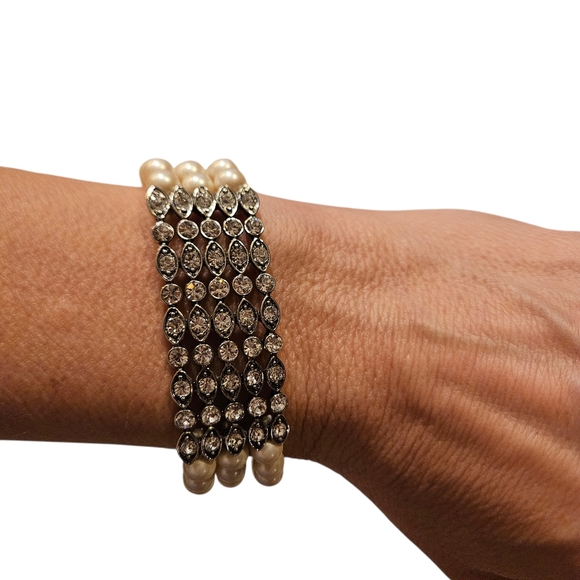 Monet faux pearl and rhinestone vintage stretchy bracelet - Picture 3 of 4